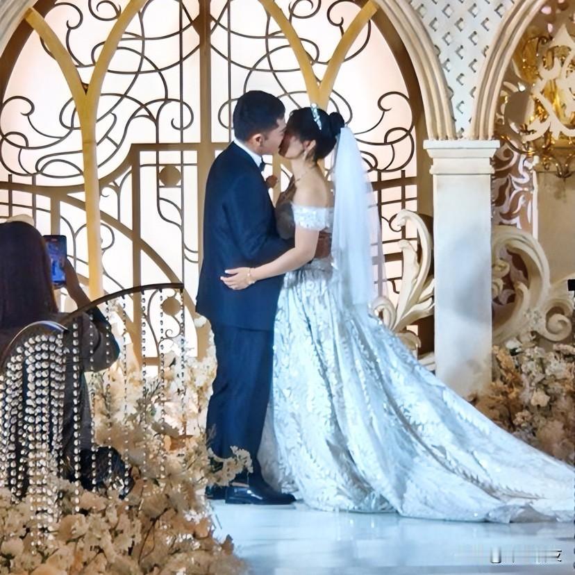 婚姻市场里面，
女性挂在嘴边的一句话：
天下没有一个好男人。

又说：
婚姻是女