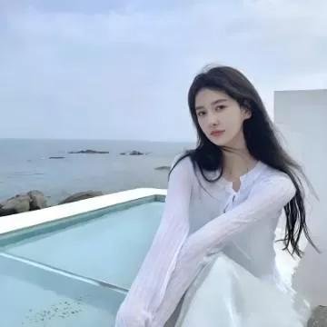 海边轻奢白裙，享受阳光与海风🌊海滨仙美人写真 海风白女 海边度假少女 海边初恋