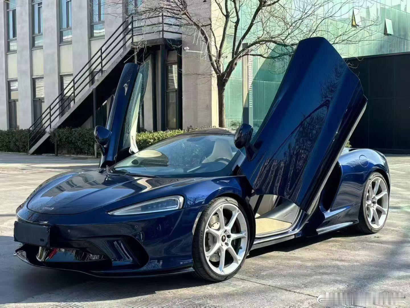 迈凯伦GT， 大高配 宝华韦健音响 电尾门 奢华版 白色真皮内饰 