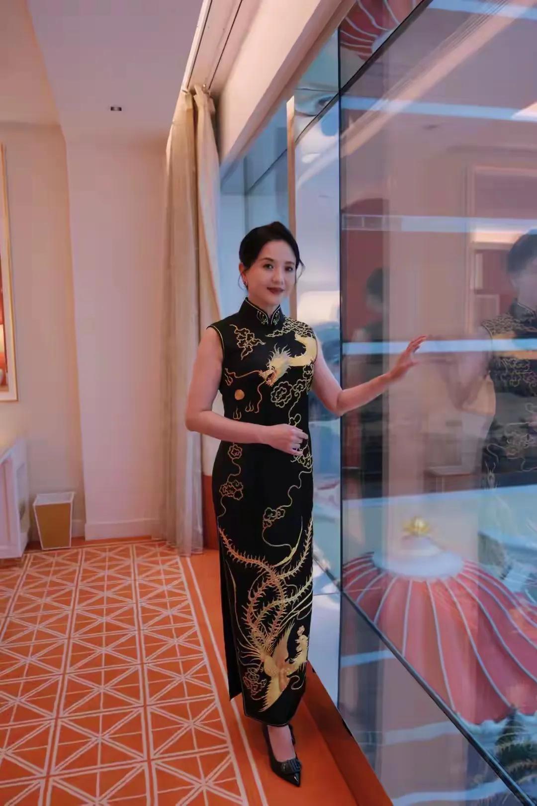 66年出生，今年已经58岁的陶慧敏实在太美了！温婉大方，让人看了非常舒服。

年