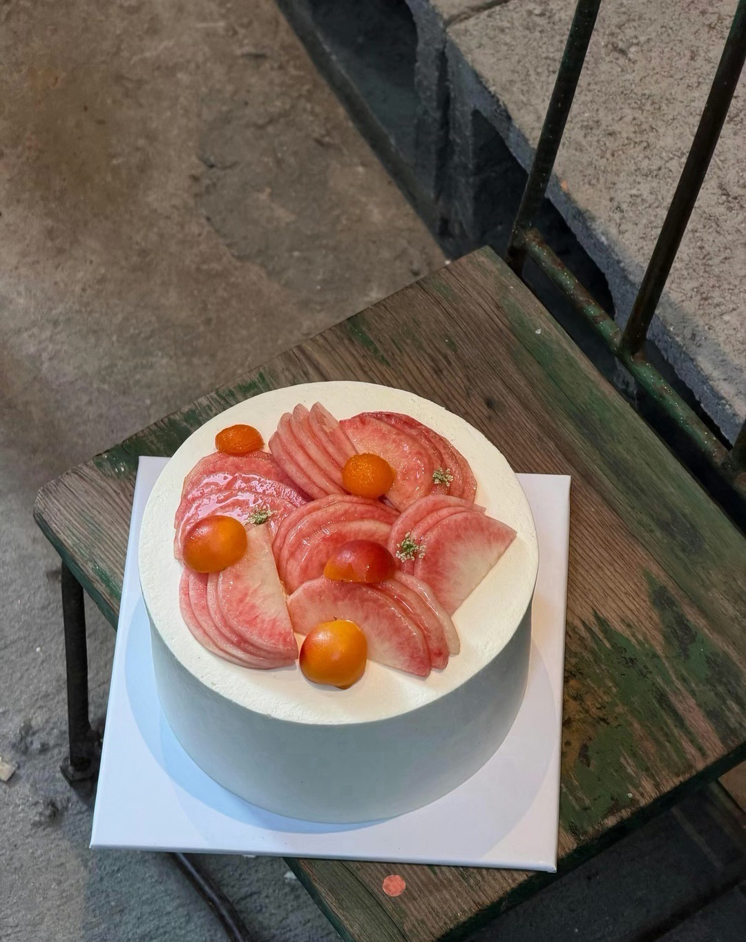这个世界从不缺让人心动的新鲜感，但真诚又长久的陪伴难如登天。 ​​​