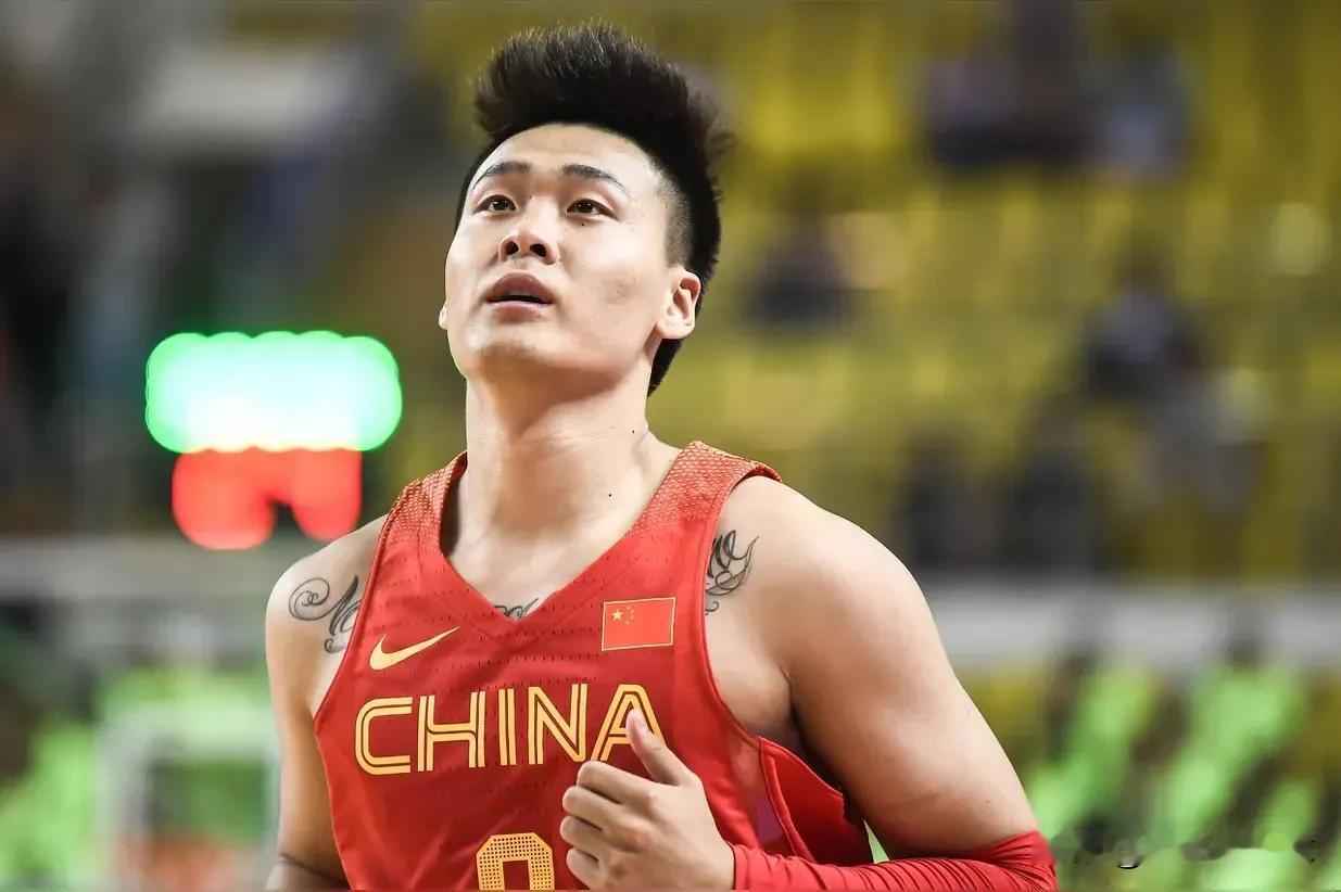 实话实说，亚洲杯中国男篮93：88险胜沙特，此役中国表现最好的三位球员是：

1