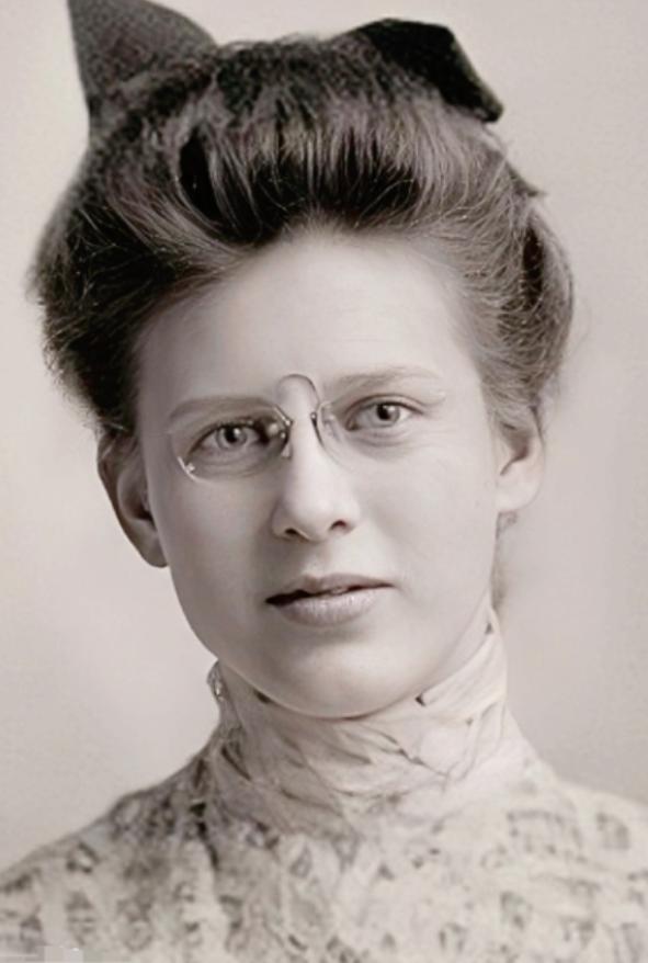 1962年，胡适去世，他的情人韦莲司故意给江冬秀寄去一大箱东西，火冒三丈的江冬秀