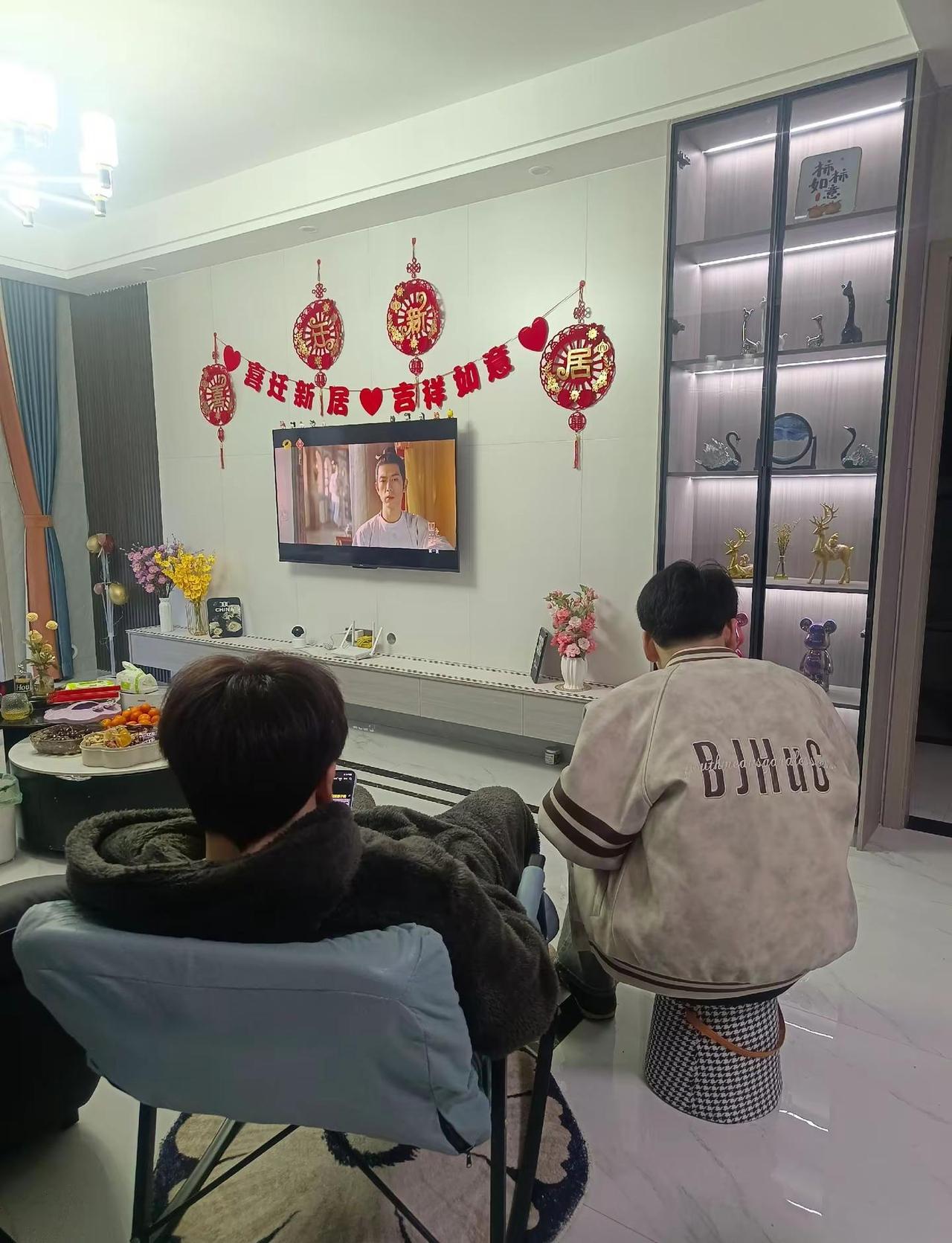 现在时代变了，两个儿子成了别人眼中笑话，听到最多的话就是使劲干吧，一个儿子一百万