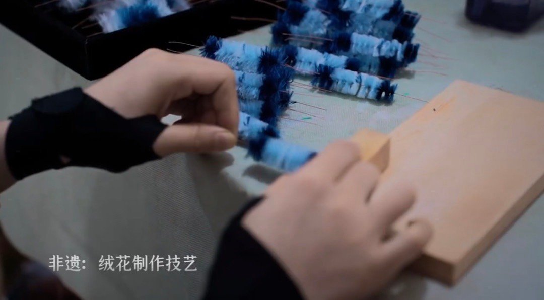 竹叶篇跟月红篇一样，一出场就是七种非遗，绒花，瓯绣，福利画扇，针刺无骨花灯，油纸