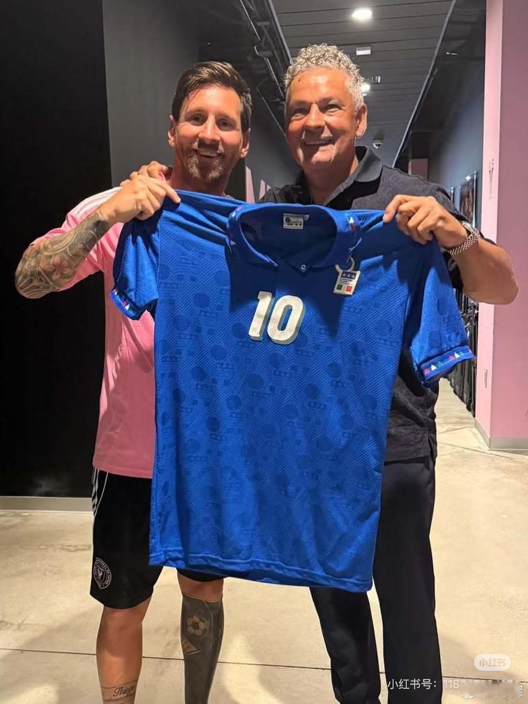 😱😱 Baggio 及 Messi！当年这由Armani 设计的意大利球衣，