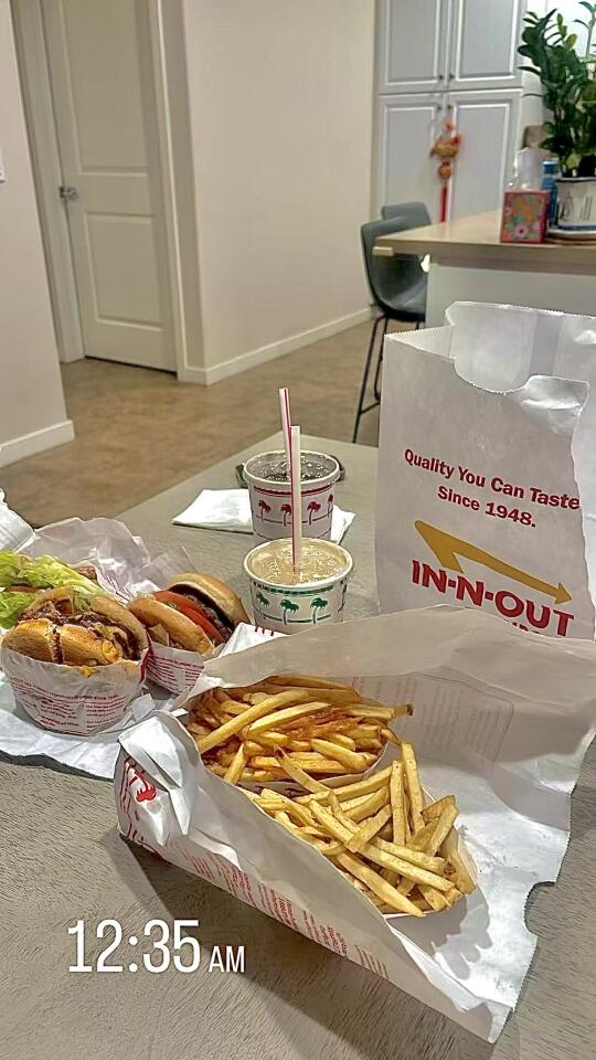 漂亮国最好吃的牛肉汉堡🍔🍔！！没有之一。。。。
