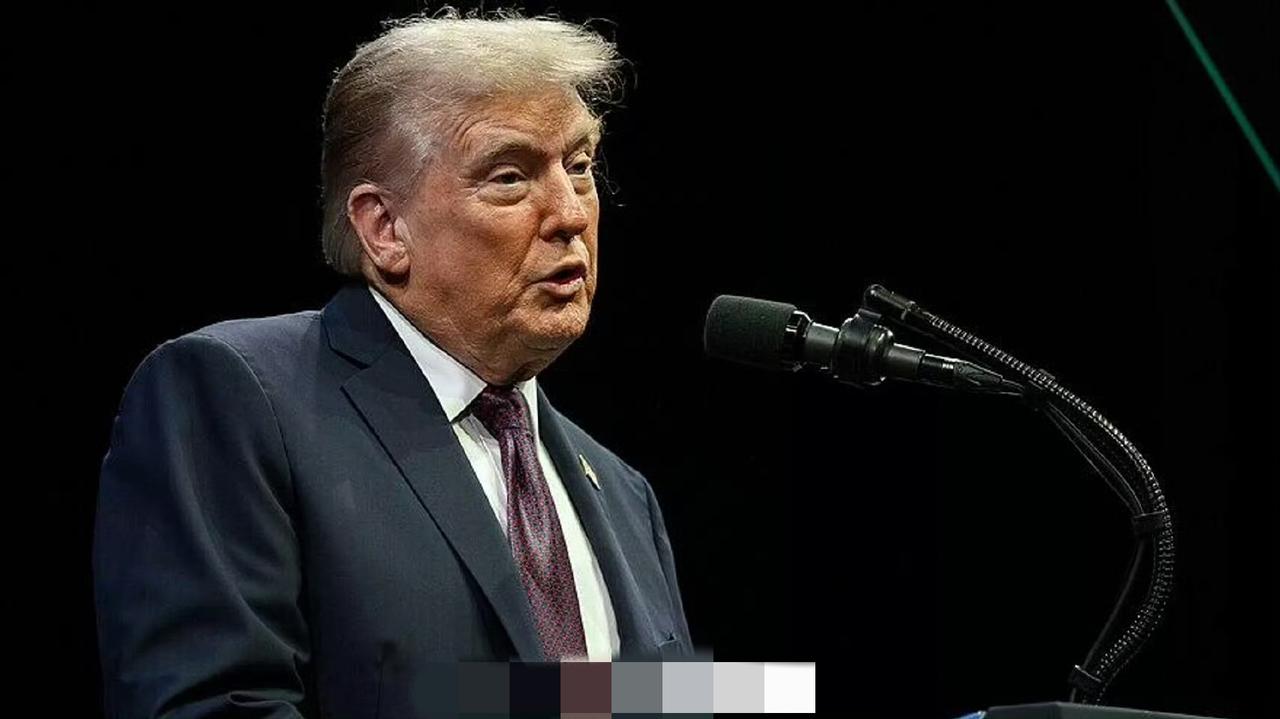 看笑了，特朗普骂泽连斯基无赖，说美国明明给了乌克兰3500万美元但泽连斯基就是不
