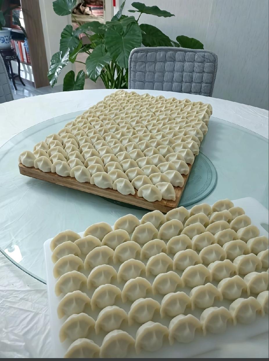 假如有个工作每月到手一万左右，五险一金，可以双休，甚至居家办公即可，但是每天就你