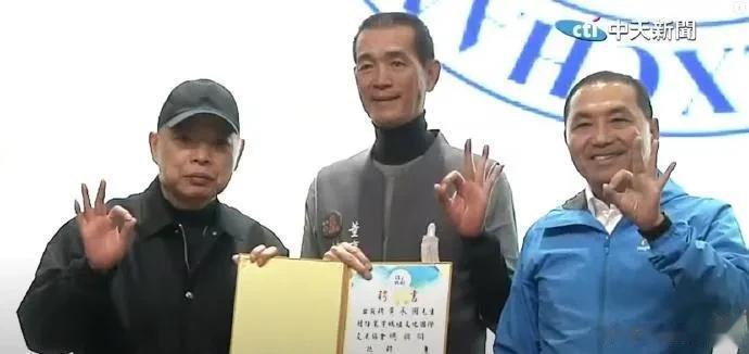 “英系”大将支持侯友宜？
大家知道，有个支持蔡英文的被称为黑道的人，叫黄承国。黄