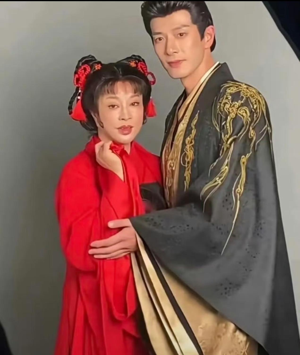 我可以接受刘晓庆老了，也可以接受刘晓庆演吻戏，但是让我接受不了的是她明明已经75