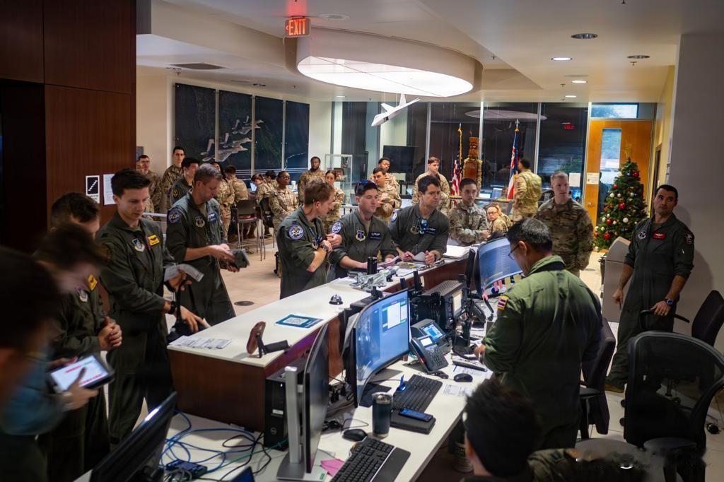 美空军这几天正在集中7个州超过41架F-15C、F-22、F-35A等多型战机前