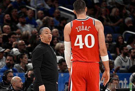 问题根源是好不，祖巴更多是态度问题，假挡拆，防守不积极，这些都是鲈鱼还有范甘迪惯