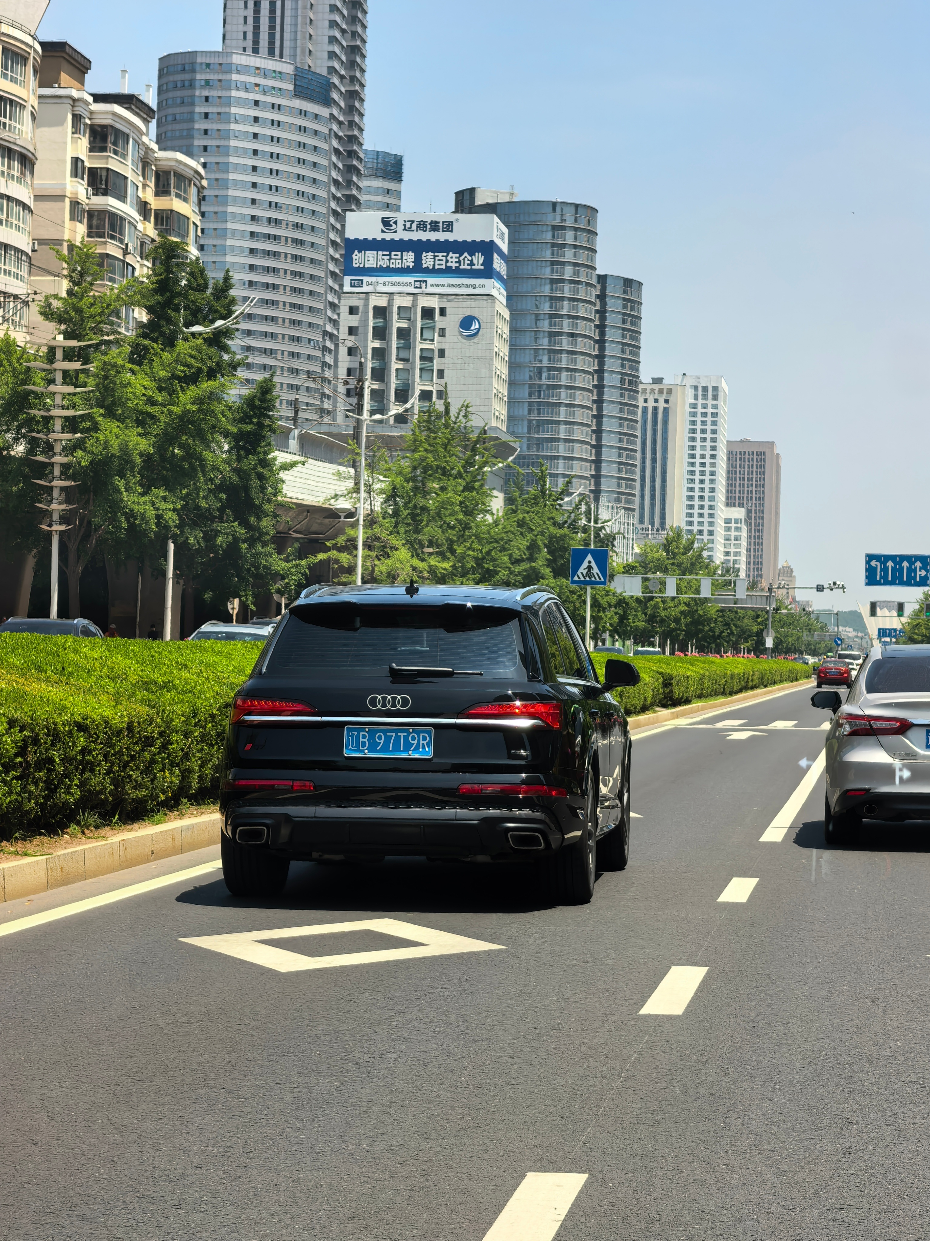 这款 Q7现在 3.0T 高配裸车 50 万就可以买下来挺有性价比的但仔细想想，