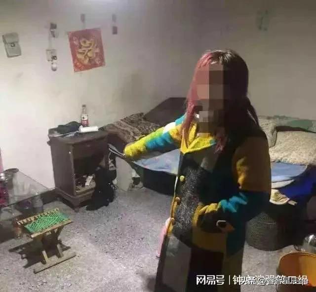 近日，一则52岁大妈与70岁老人嫖客卖淫被抓的新闻引发社会关注。据报道，这位52