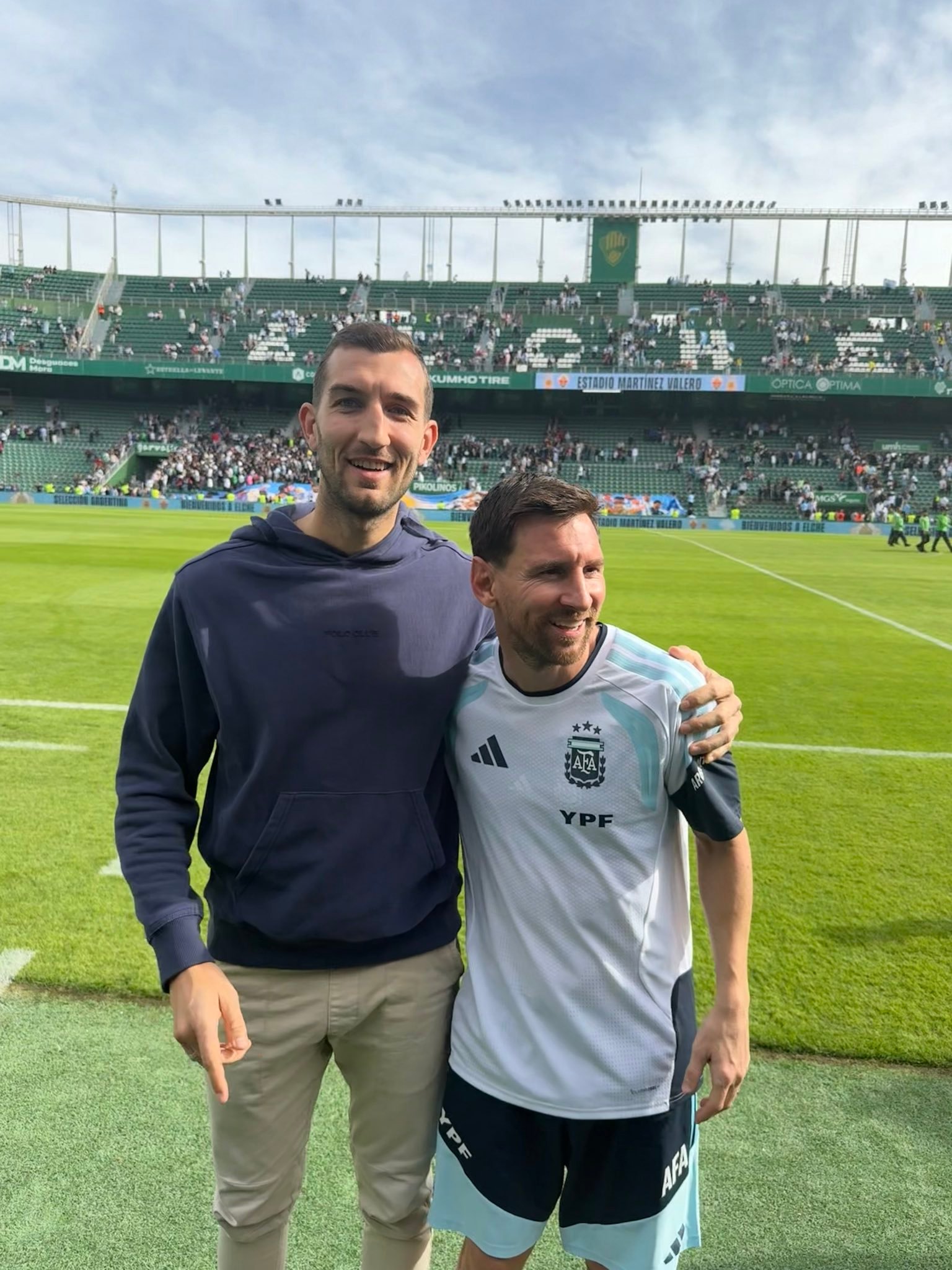 汇总一下上周和人合影的小梅