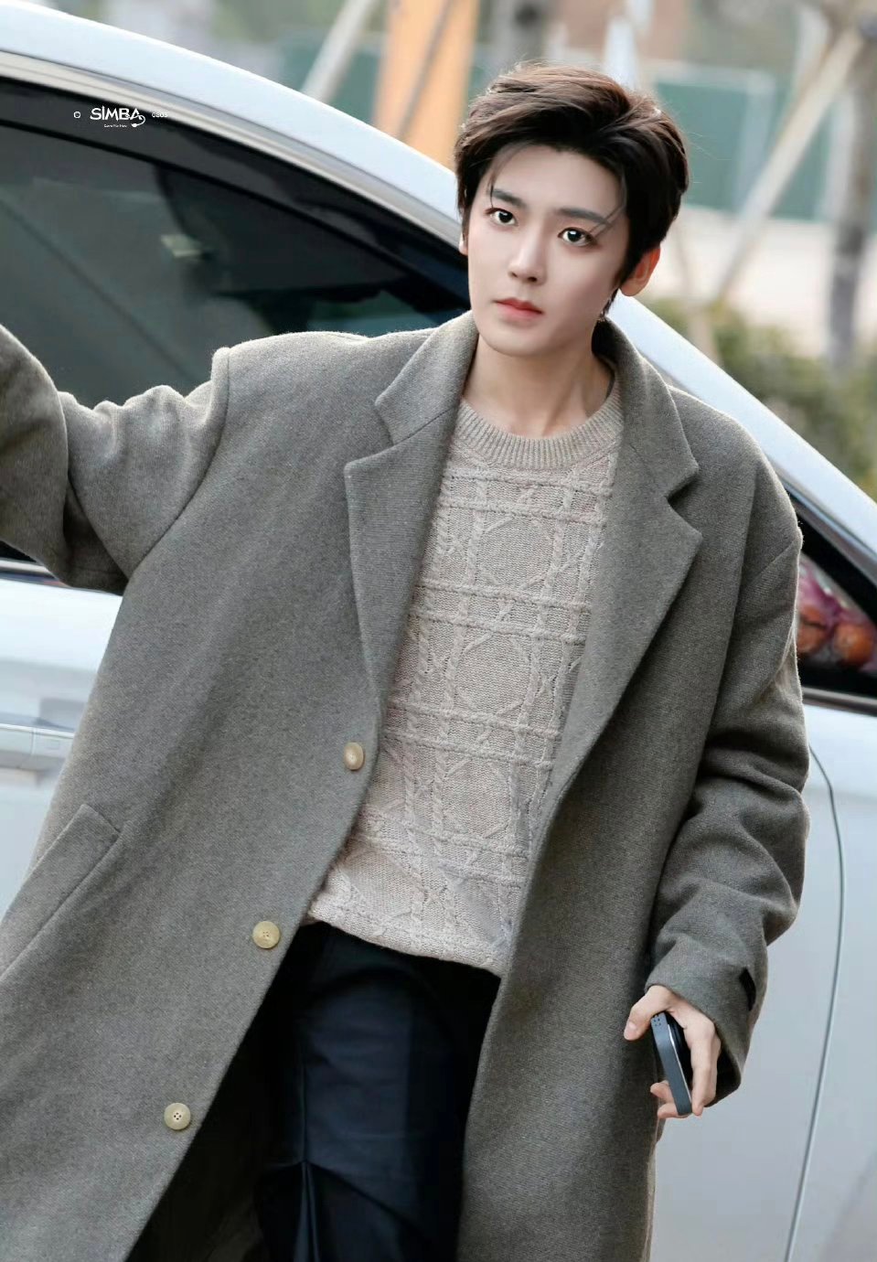 侯明昊机场大衣帅麻了