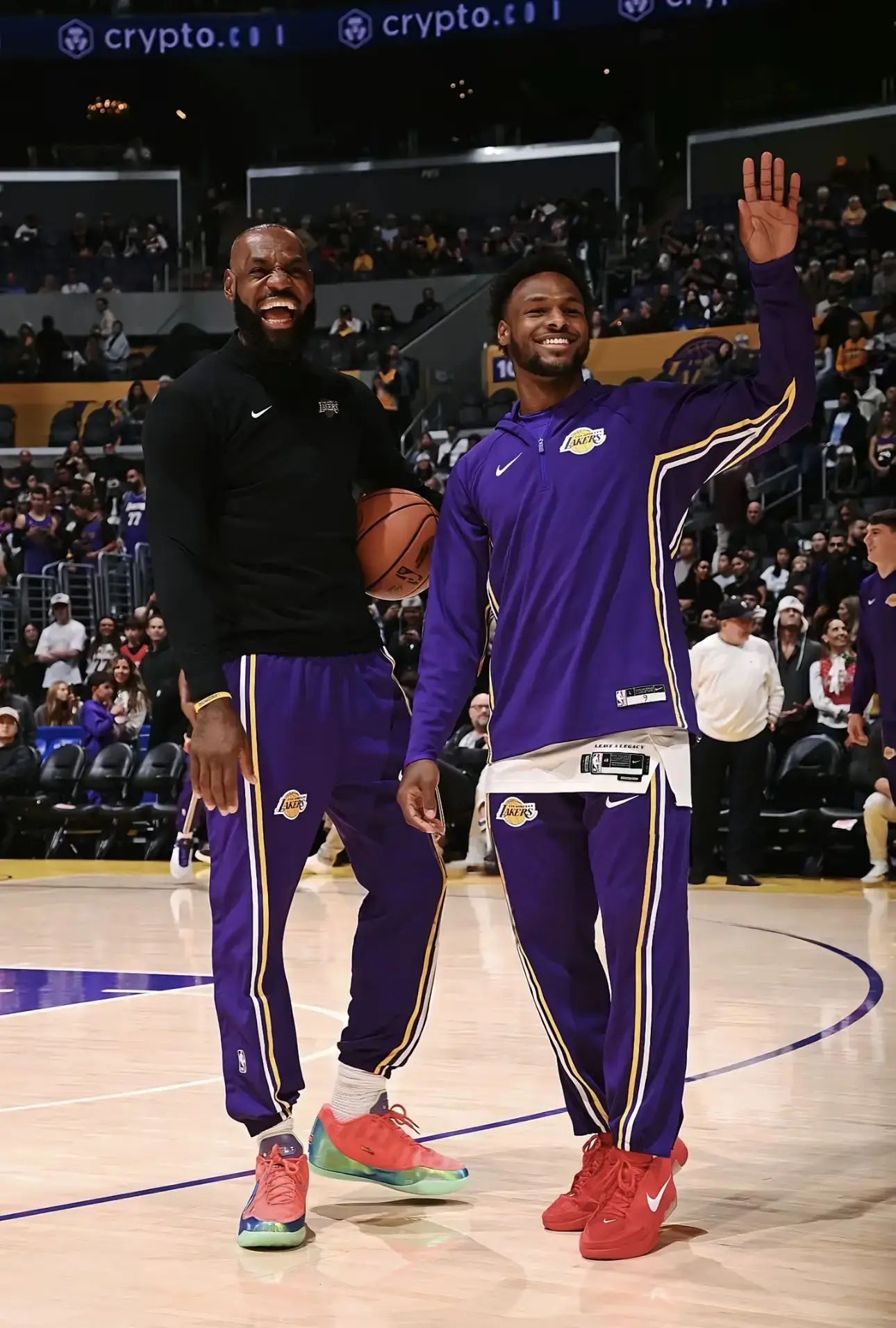 图片说明：NBA 历史唯一被同时横扫的父子组合。詹姆斯所有迹象都表明詹姆斯将再战