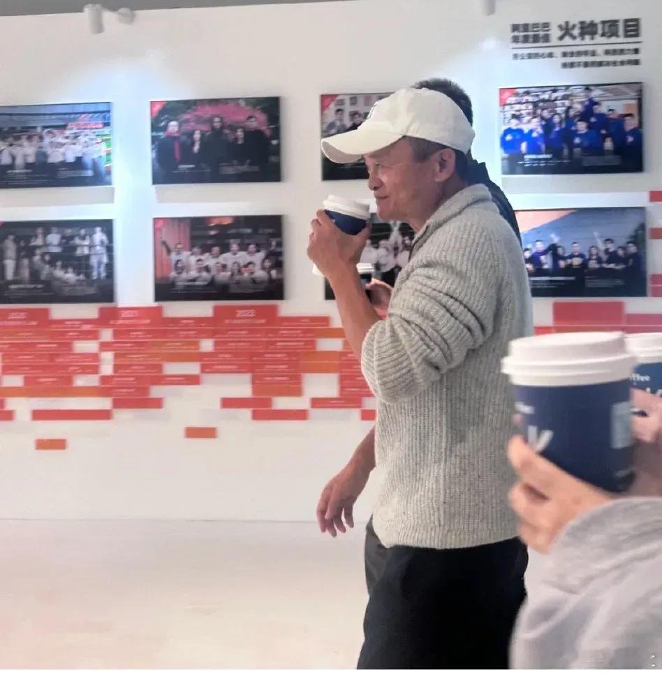 原来马云也喝瑞幸咖啡啊！还以为大佬只喝手磨咖啡… 