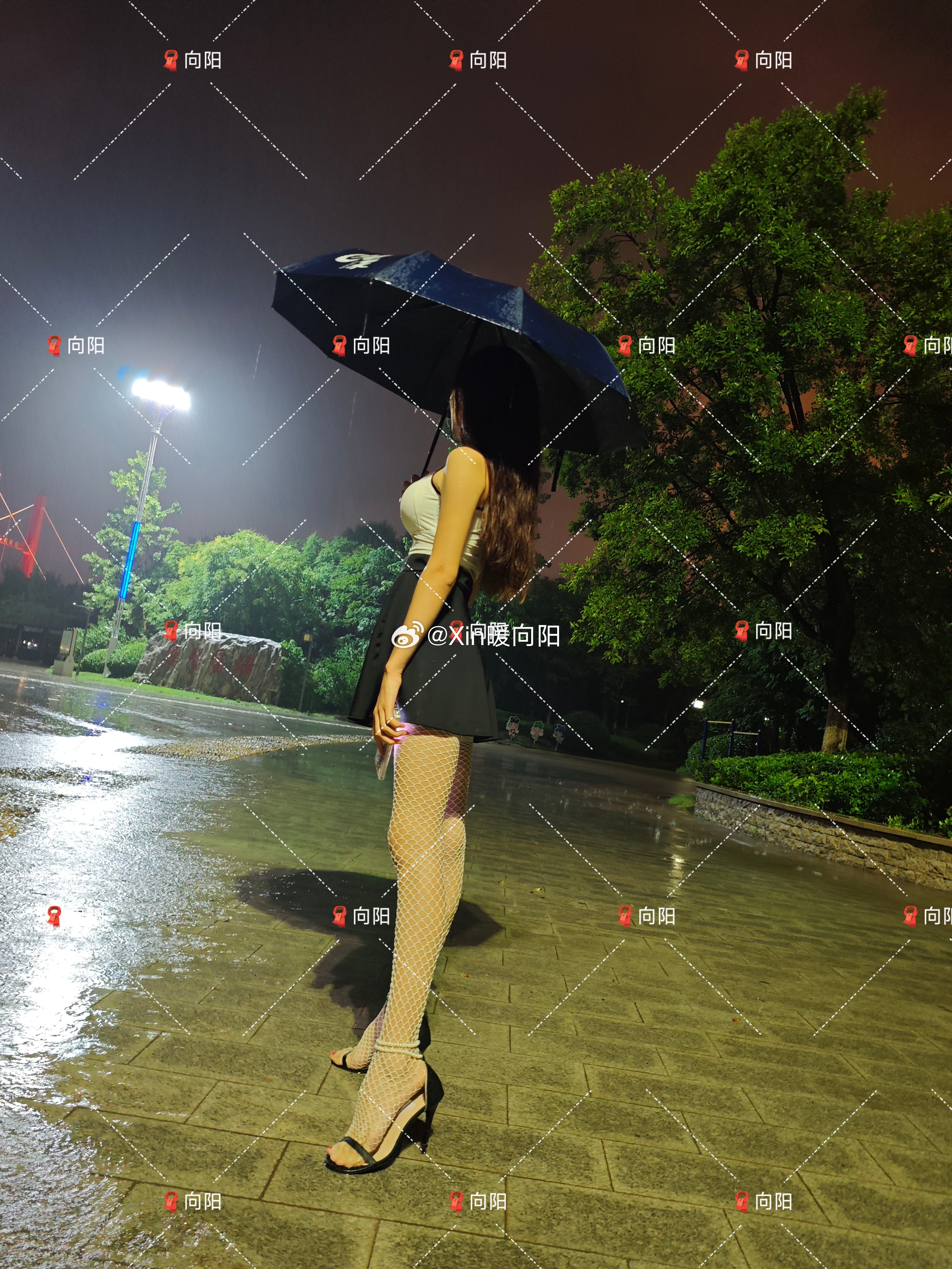 雨天当然要出门踩水玩 