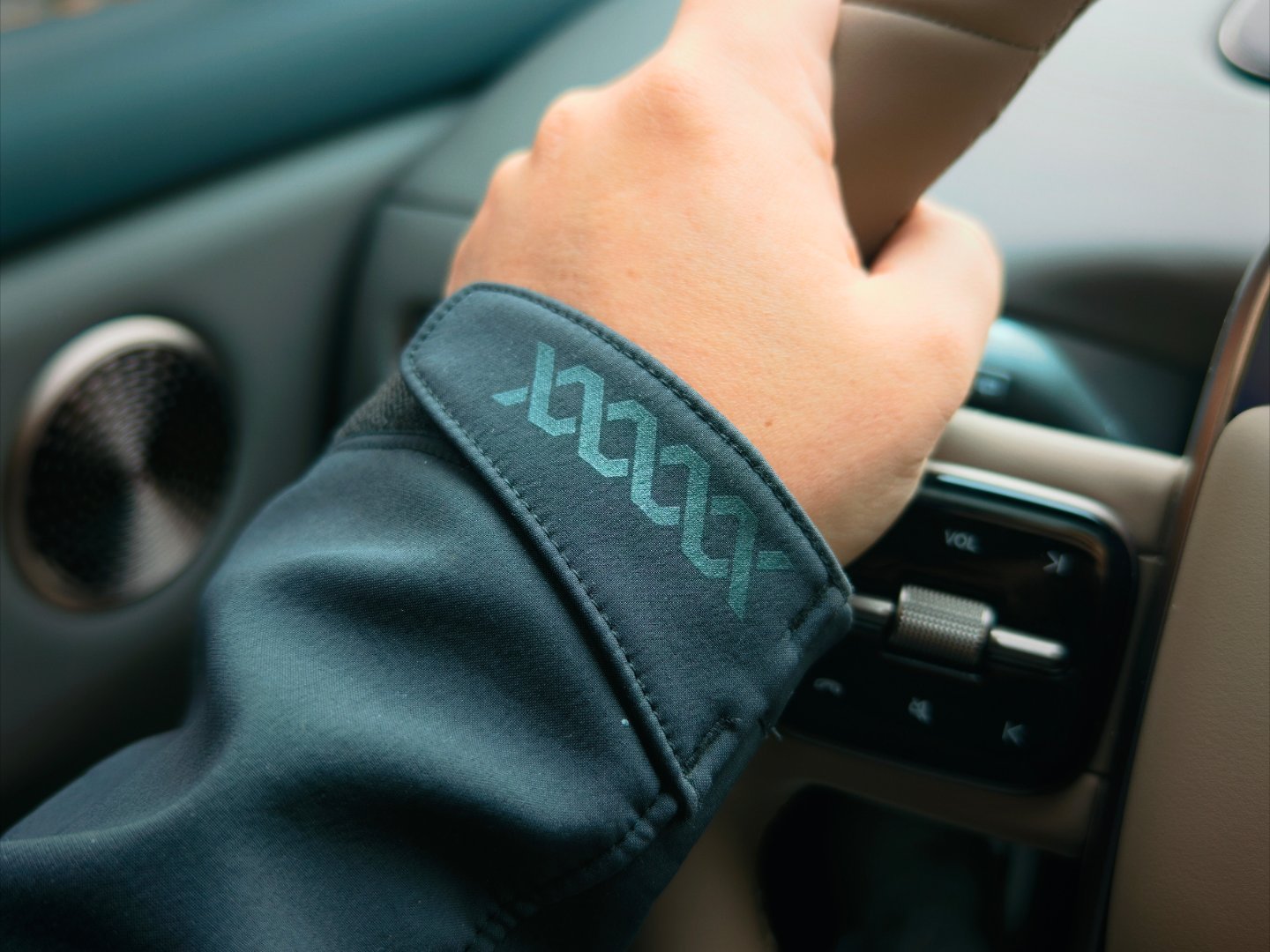 我这件衣服到现在还在穿期待大老师的新产品，一定第一时间买一件支持！