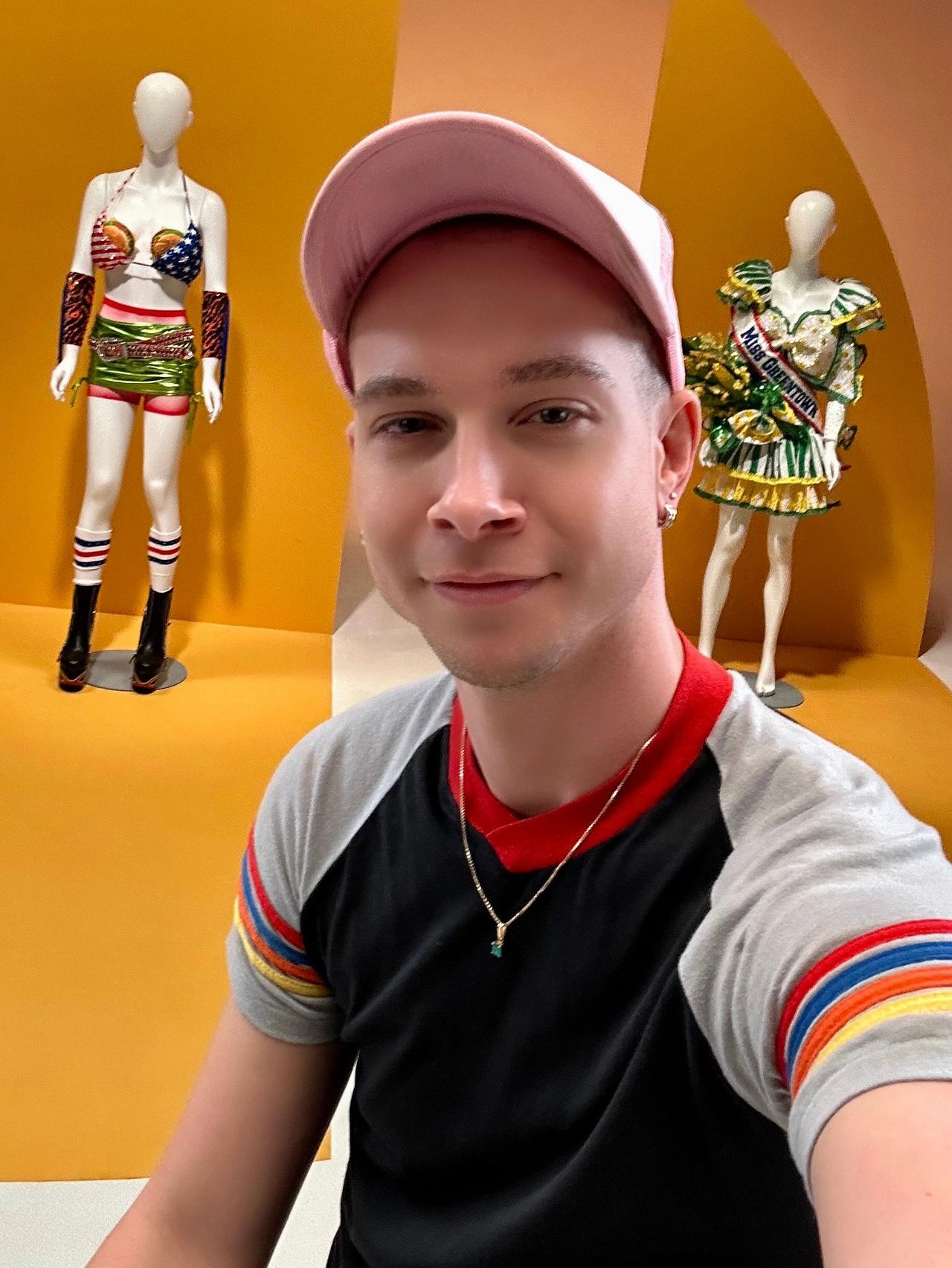 Darlene Mitchell 是美国的变装皇后（drag queen），当下