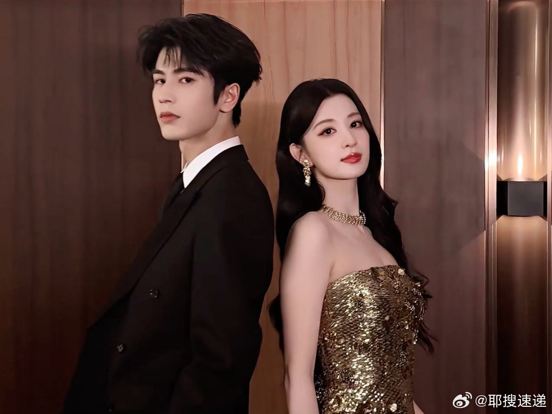胡杏儿喊话张凌赫王楚然再跳一曲这一秒过火 峄素双人舞后劲太大了！胡杏儿空降弹幕喊