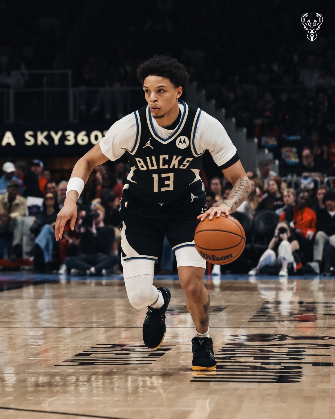 雄鹿这个罗林斯也打出来了，过去两场13 14分今天砍下25分 也抢走了库兹马的首