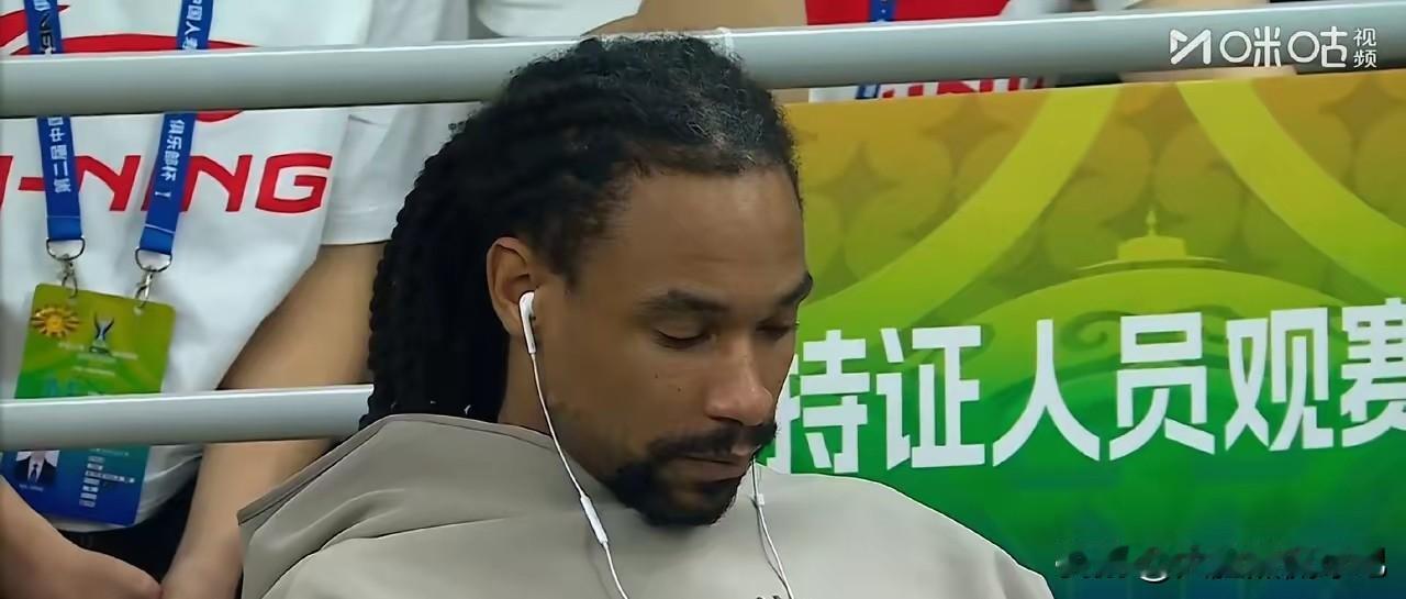 萨林杰这钱赚的太容易了，萨姆纳跟奎因为了帮助球队取胜，拼尽了全力，奎因甚至打满全