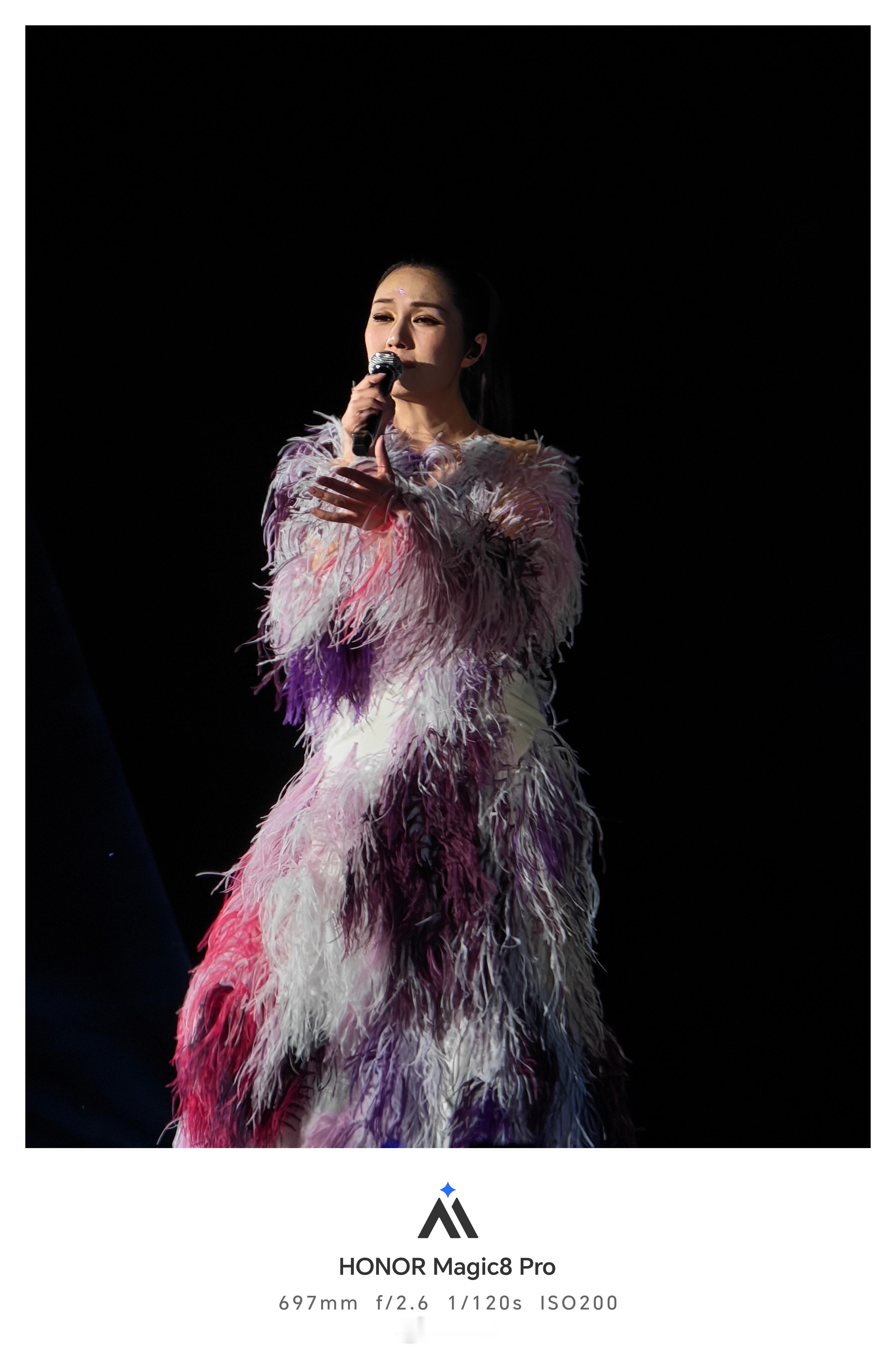 川渝天后归队，成都的杨千嬅演唱会大家看了没，真的太绝了！不得不夸，荣耀Magic