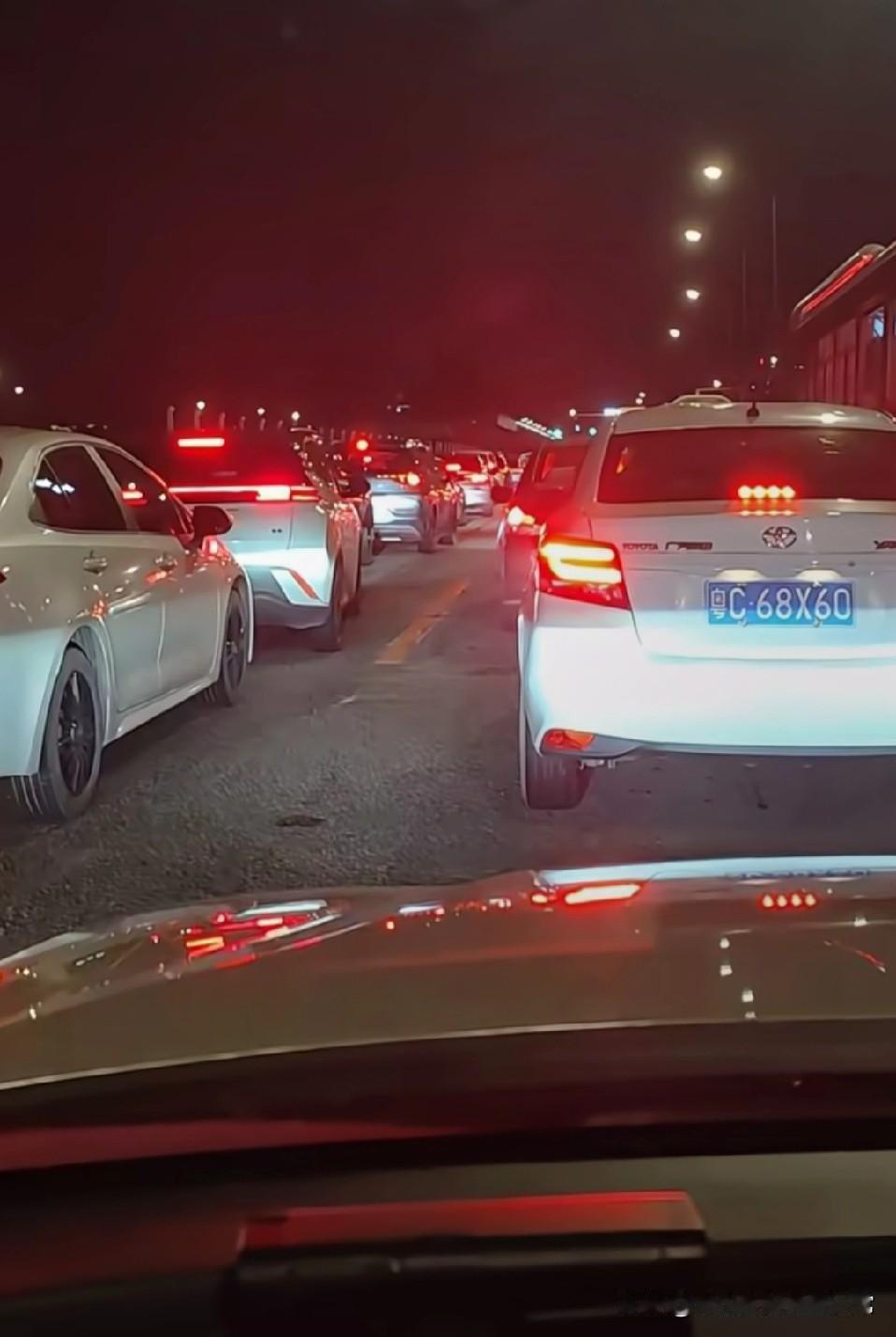广东聪明人29号晚上走就被钉在高速上！
 
广东车友们，本想耍个“提前走就不堵”