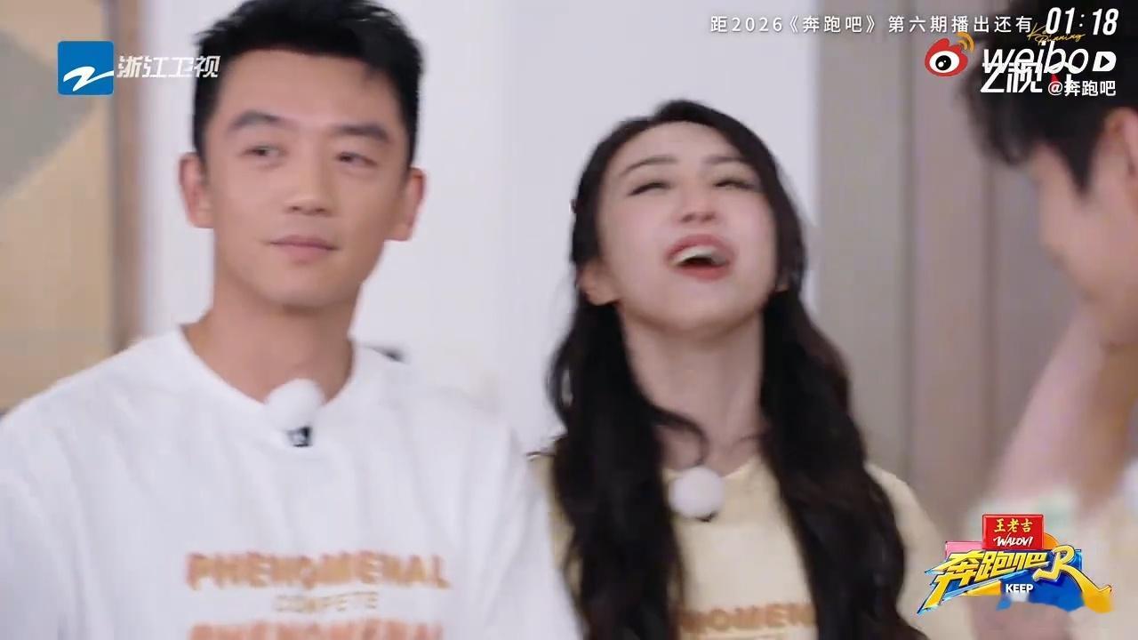 薛凯琪 我不录了奔跑吧 “我不录了”四个字，喊出了多少心酸，明明一直盯着。凯琪实