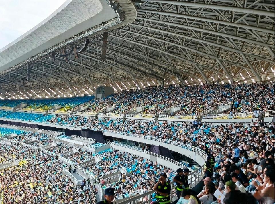 tf四代五公上座率 好多人啊，万人体育场都坐满了四代五公上座率五公上座率