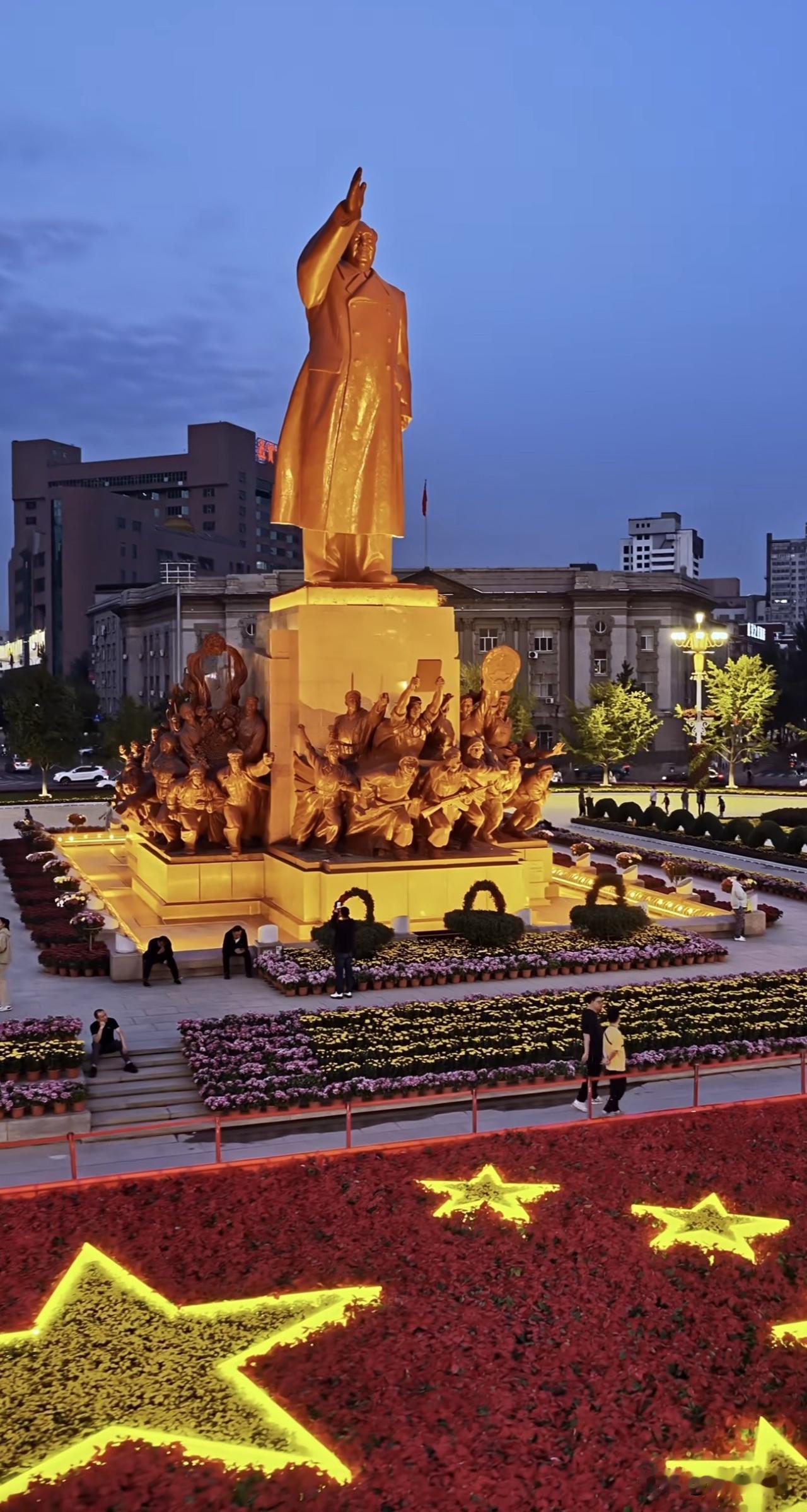 新思维：中国，让世界变得又美又好又和平

如果说美国的“伟大”是建立在掠夺与废墟