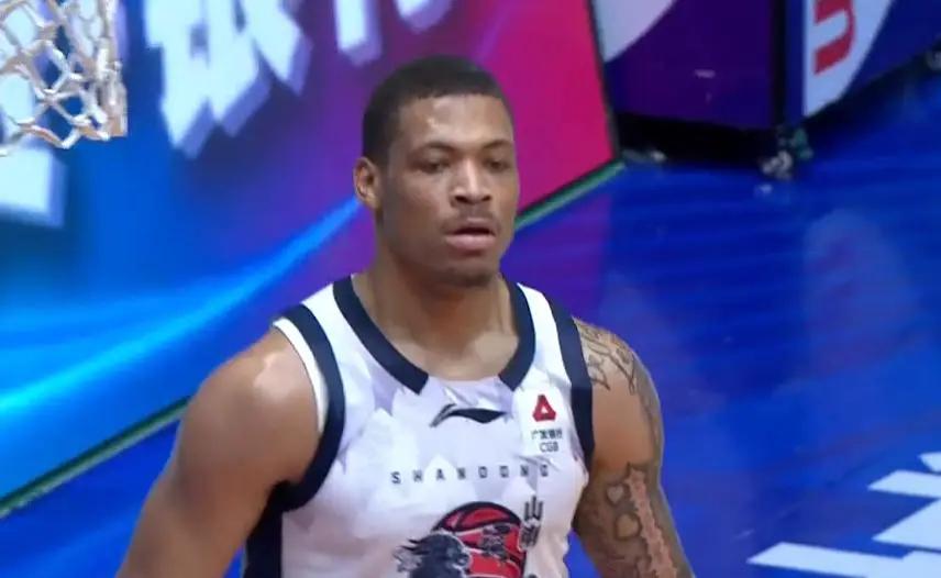 我去，约翰逊半场13分，这终结能力有点恐怖了！1、山东男篮三连客的第二场，打新疆