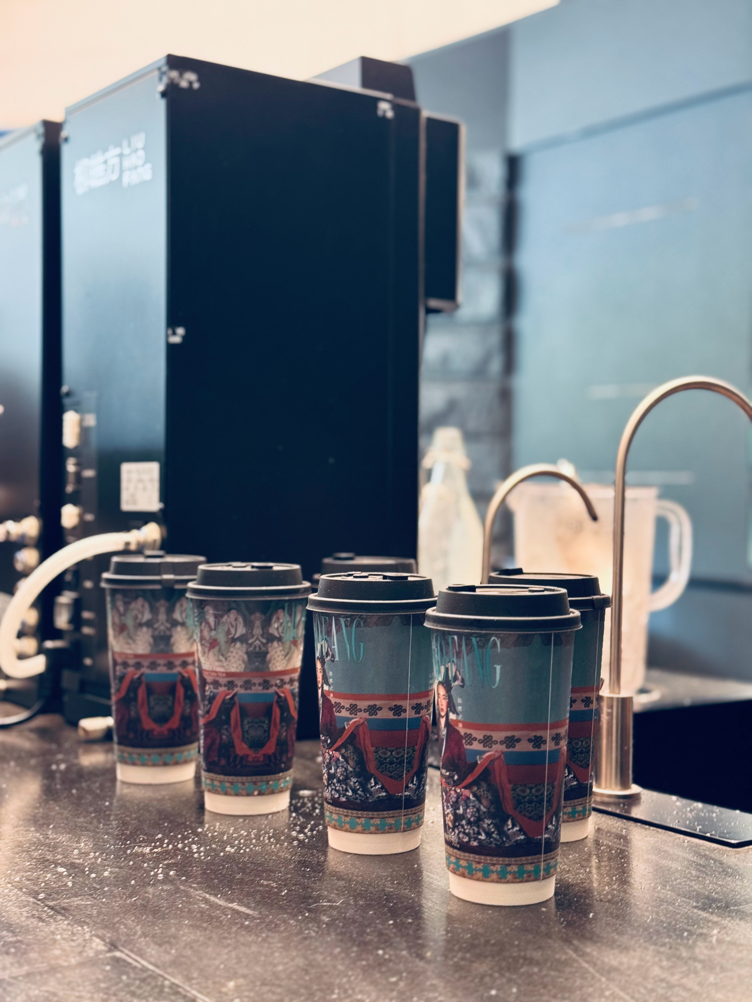 赶紧来成都 iCAR汽车太古里店 ，iCAR请喝奶茶了～[心][春游家族]不愧是