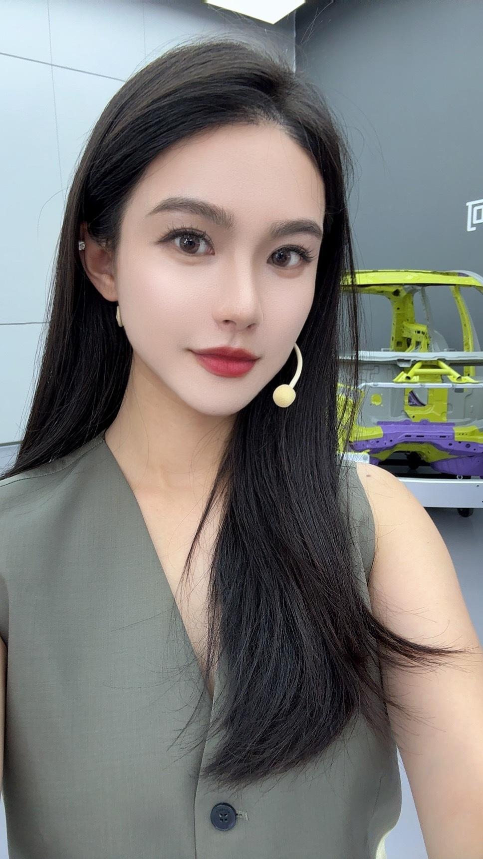 这造型像啥？主包4点在吉利汽车🚘官方直播间直播🎥记得蹲蹲我！！！主包下播给你