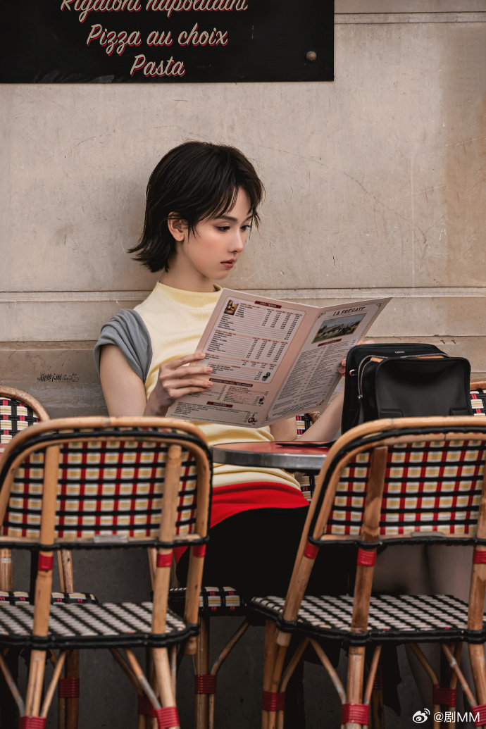 陈都灵完全适配短发 陈都灵巴黎短发，好英气的感觉 陈都灵巴黎短发