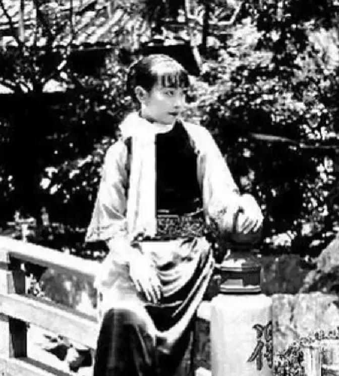 李安把郑苹如拍成王佳芝，电影火了，真名反而没人提。

我刷到档案才知道，22岁的