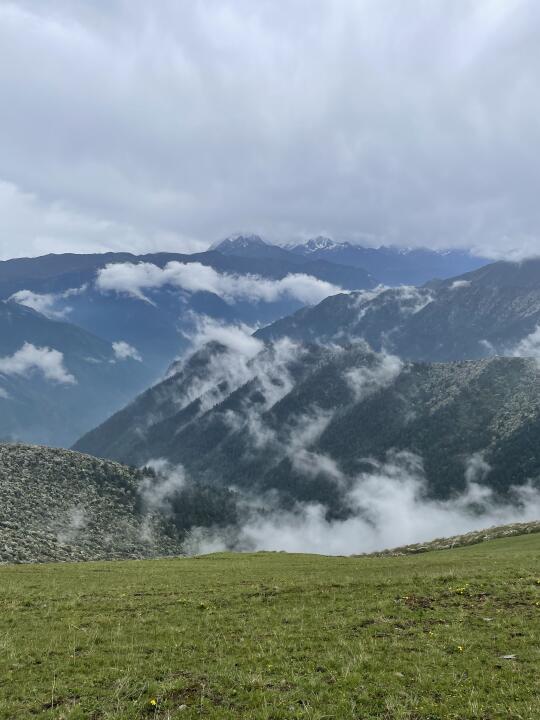 喜欢雨后的大山深处