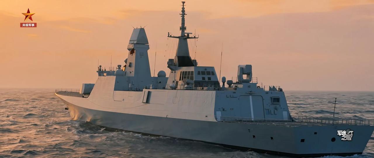 霞光映照下的054B-身披金甲的带刀护卫！