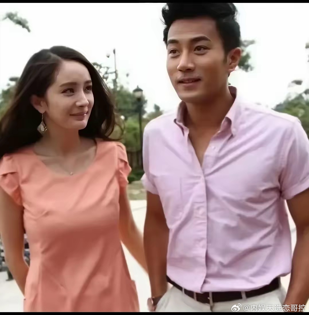 看这拉丝的眼神，她当年是有多喜欢刘恺威啊。 ​​​