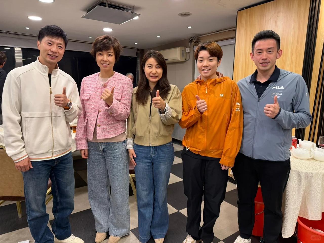 大圣和杜姐无论在什么场合都是高端局呀！

谁懂这张合影里的 “高端局” 含金量呀