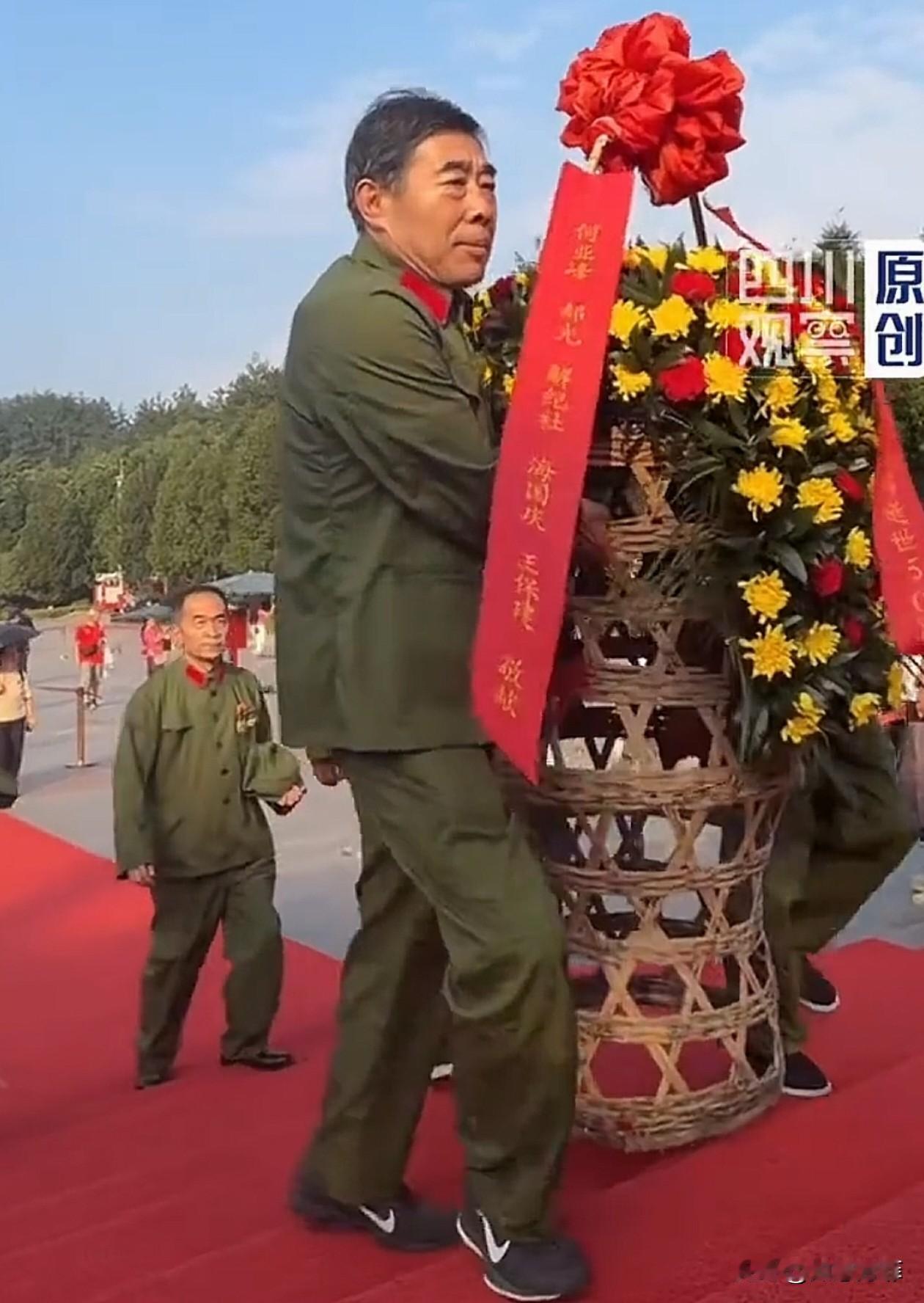 泪目了，湖南，毛主席逝世50周年纪念日前一天，5位对越自卫反击战老兵从陕西连夜自