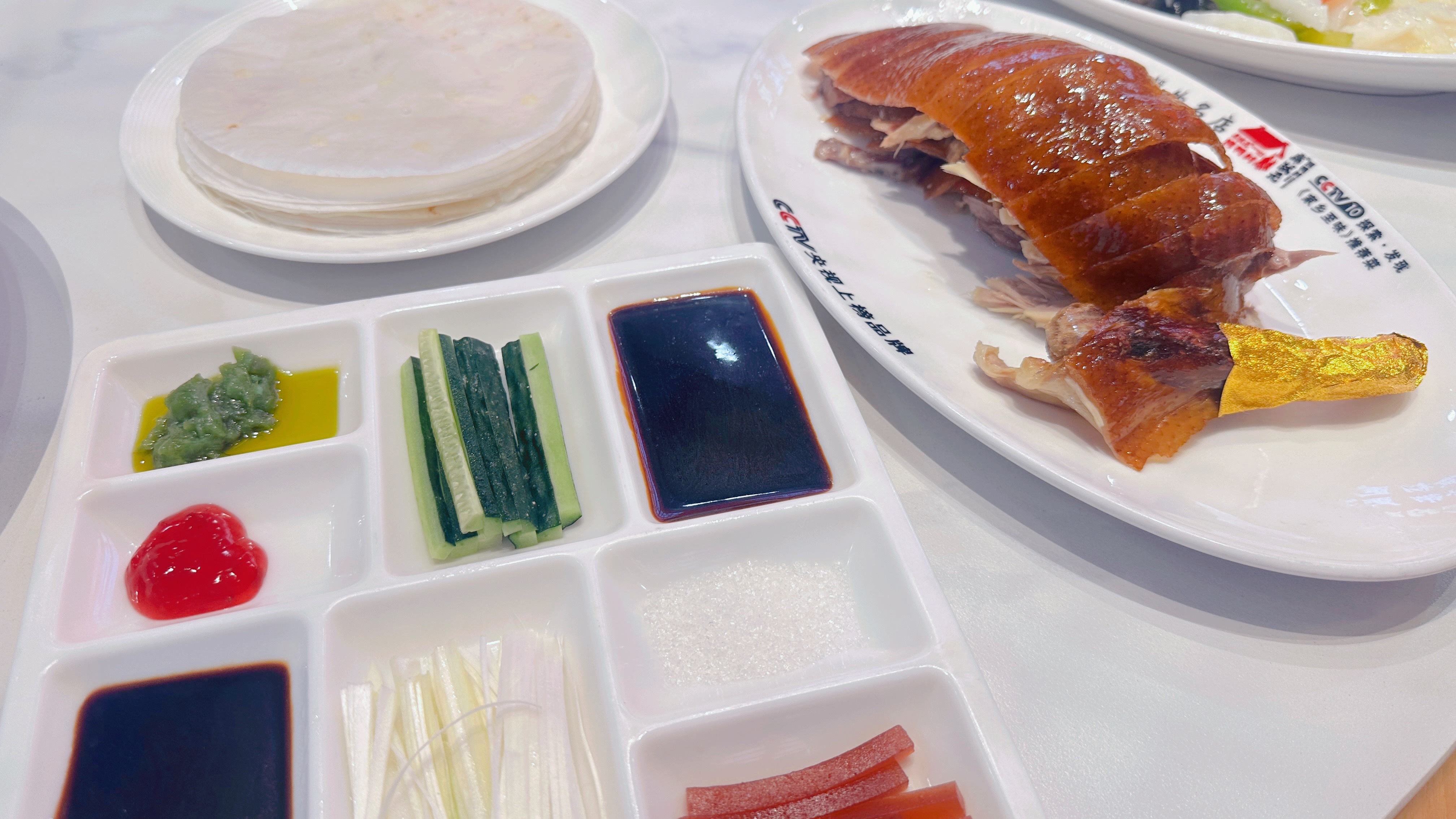 昨天中午出去吃饭我只能看着啥也不能吃我的饭是一碗鸡蛋羹这个胃肠镜检查，你最好能让