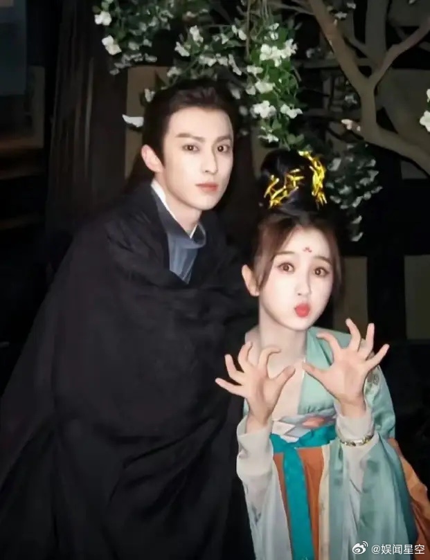 刘大锤曝白鹿虞书欣绝交！白鹿和虞书欣几年前关系确实挺好的，经常相互cue对方，这