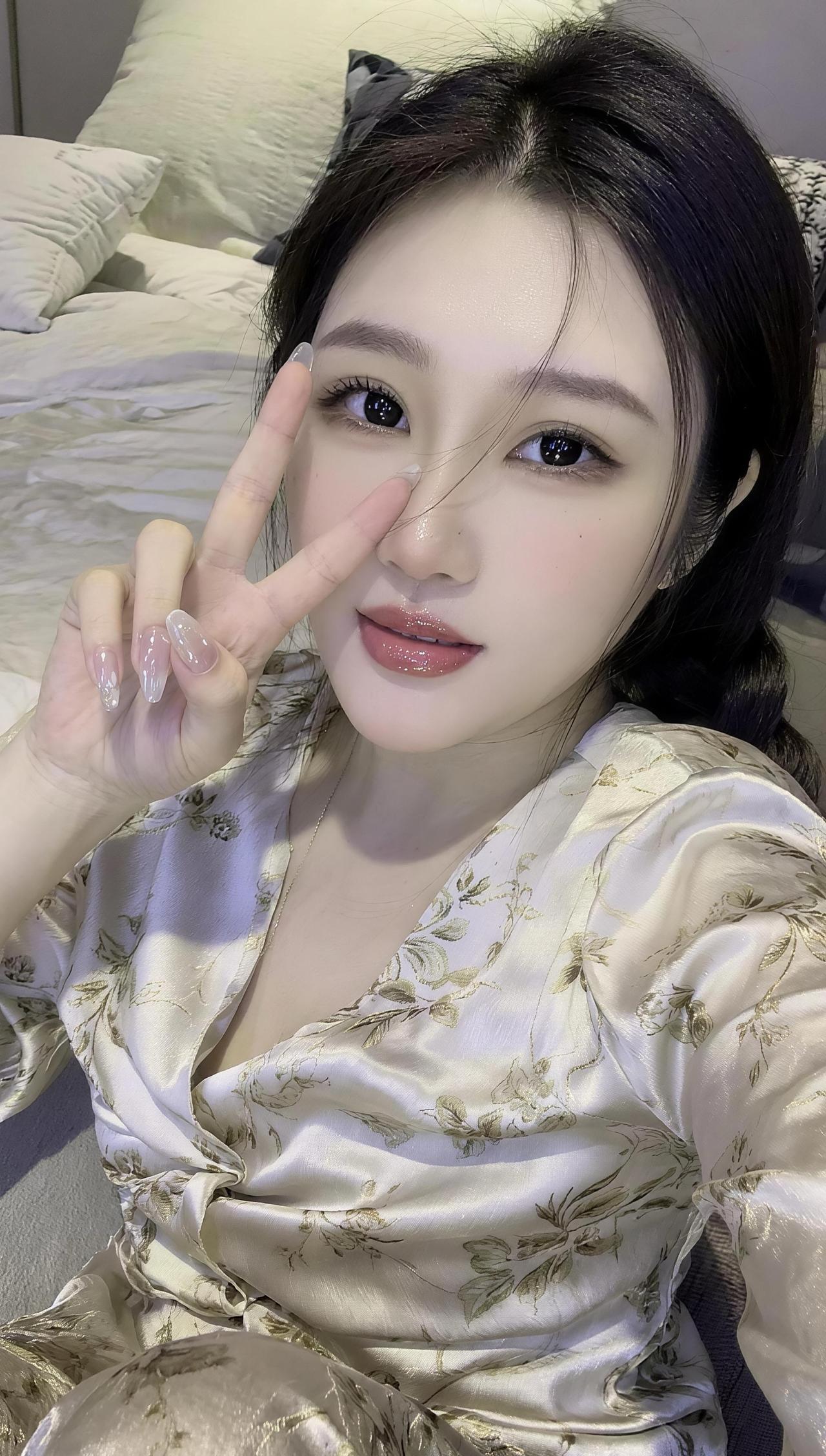 想要的东西，要靠自己努力去得到；别人给的，不仅要还，还带着利息。宅家自嗨