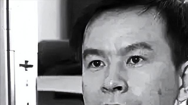 1992年，浙大高材生李红涛被警察逮捕，然而让所有人不敢相信的是，他竟然趁着警察