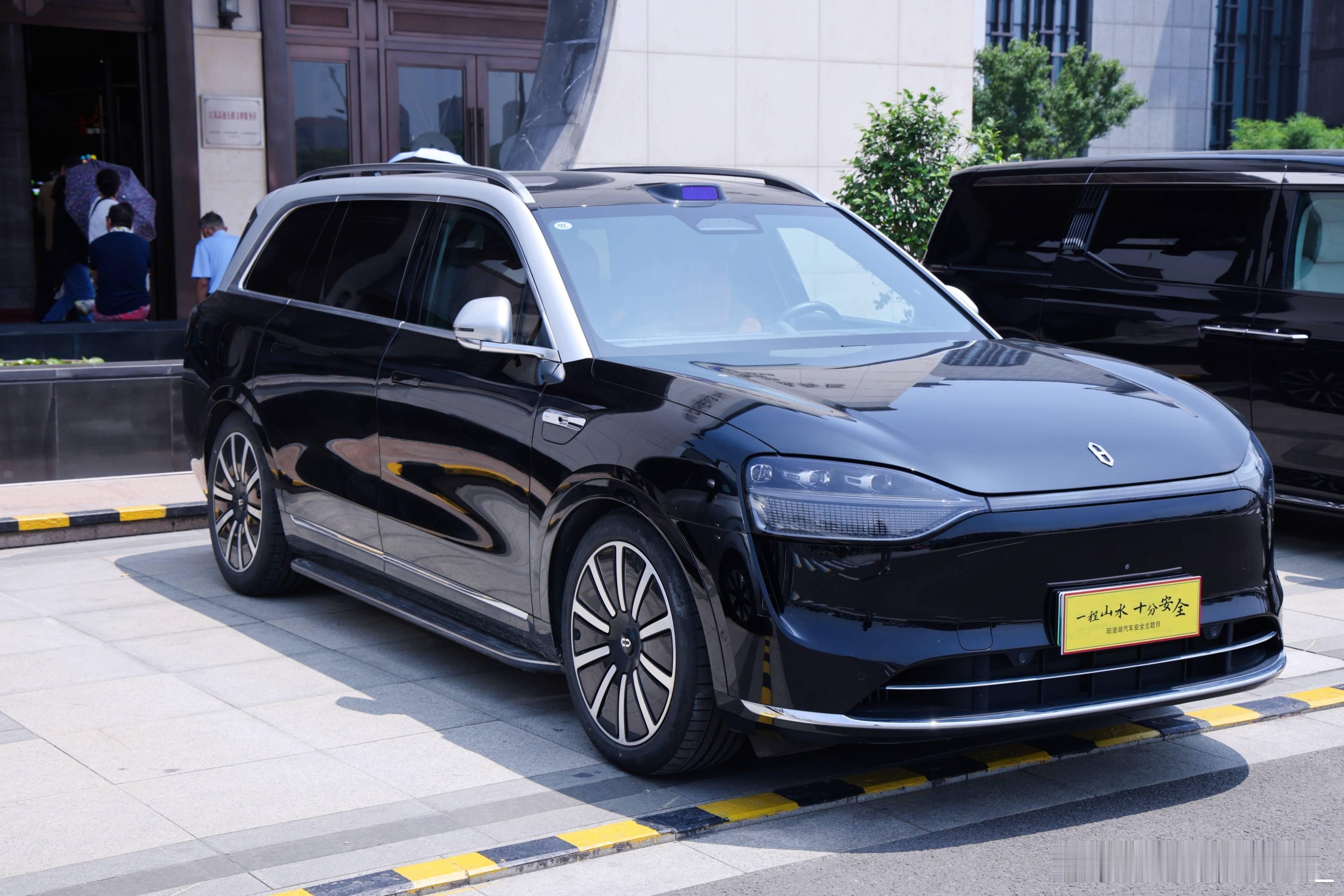 余承东宣布问界M9全系累计交付超30万台，新款开启交付仅3周就破万，创了50万级