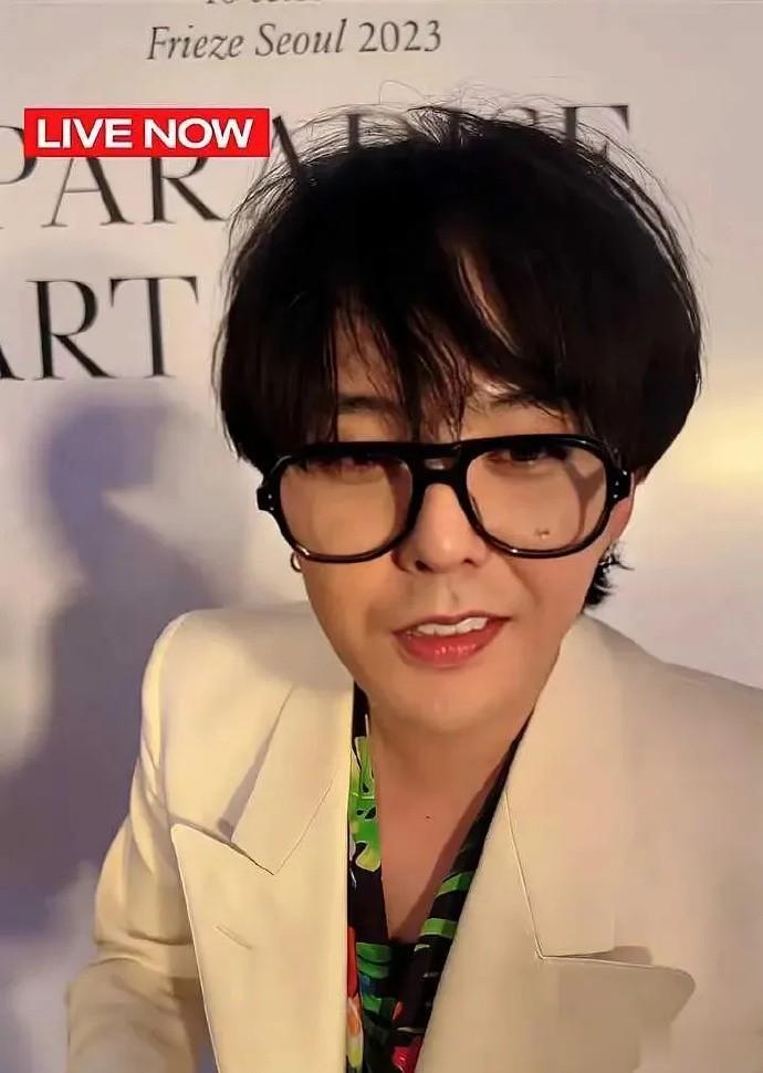 权志龙现在的状态没有当年那么意气风发了，也不怪jennie会和他分手 。